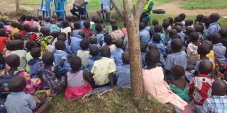 Volunteer Jockim with schoolchildren.