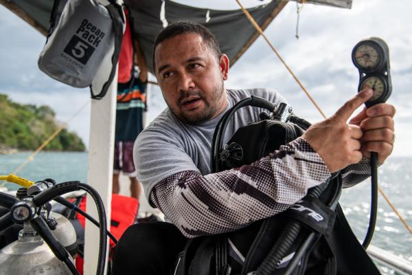 Neil conducts a scuba diving orientation session 