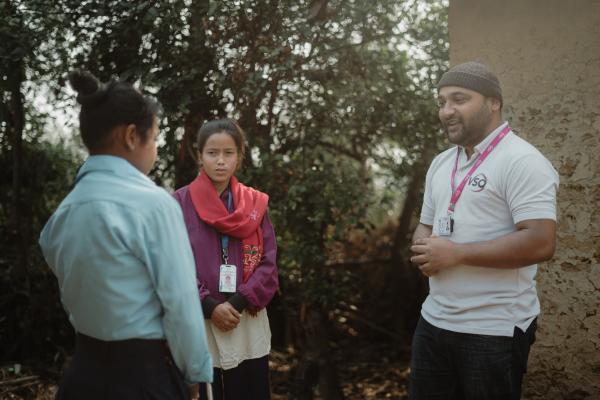 Nitin speaks to a primary actor and Big Sister