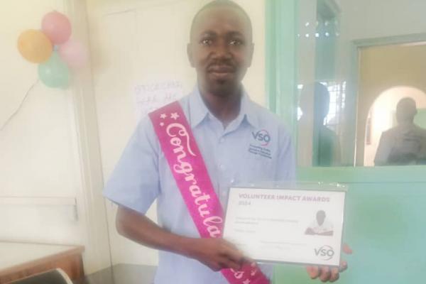 Mukeh Jockim with his award certificate