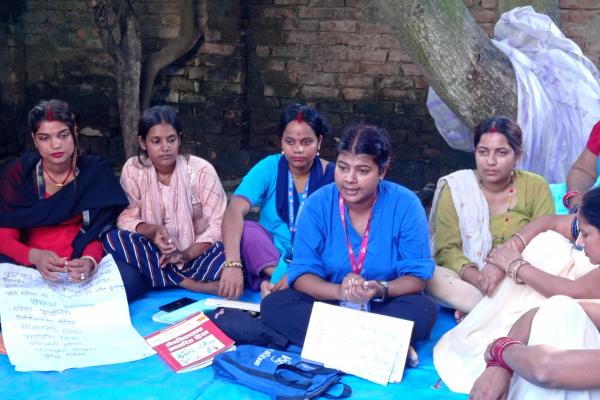 Aarati talking to local women